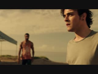 Пластиковое море / Mar de plástico / S01E12 из 13 / на русском