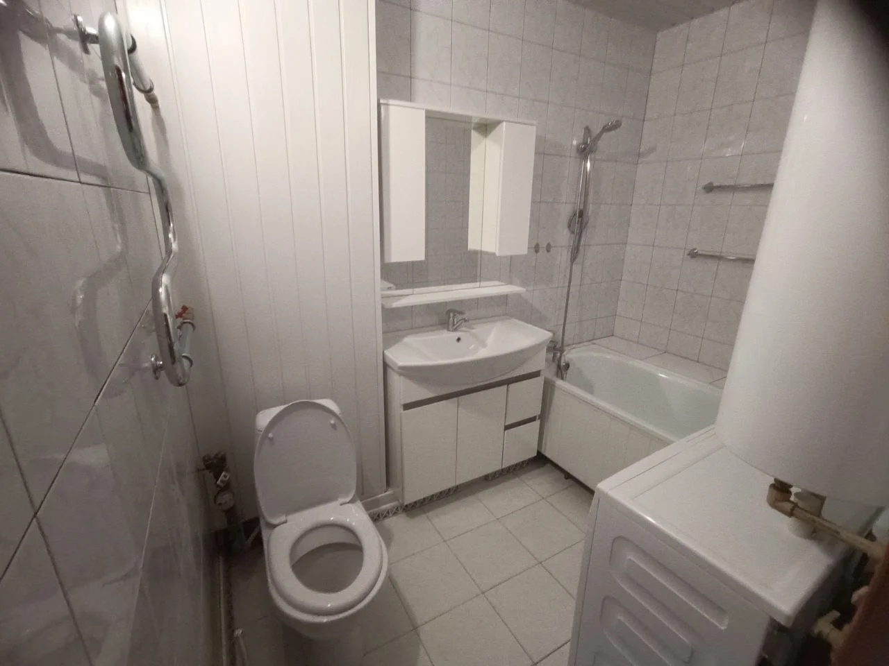 🏡3-комнатная квартира Центр ул. Коцюбинского 💰8 600 000р. Ленинский район 8/10 эт. кирпичного дома, не угловая, 75 кв.м, кухня 11 кв.м. Современный качественный ремонт, окна евробрус, натяжные потолки, с/у смежный в плитке, балкон и лоджия застеклены. Хорошая мебель, на кухне столешницы из натурального камня,...