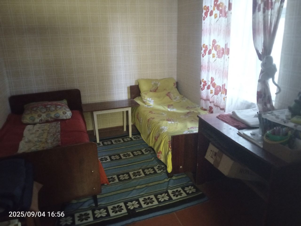 Продается 1,5 эт. дача с. Пшеничное, Станично-Луганский р-н, р-н "Гривал". Цена 1 700 000 руб. Дом 1,5 эт.: 1 эт. 50 кв.м., 2 эт. 25 кв.м., кухня, 3 комнаты, подвал, хоз. постройки. Туалет, душ на улице, гараж летний. Рядом озеро, ручей. Земля 6 сот. Рядом рынок, супермаркет "Ермак". Тел.:...