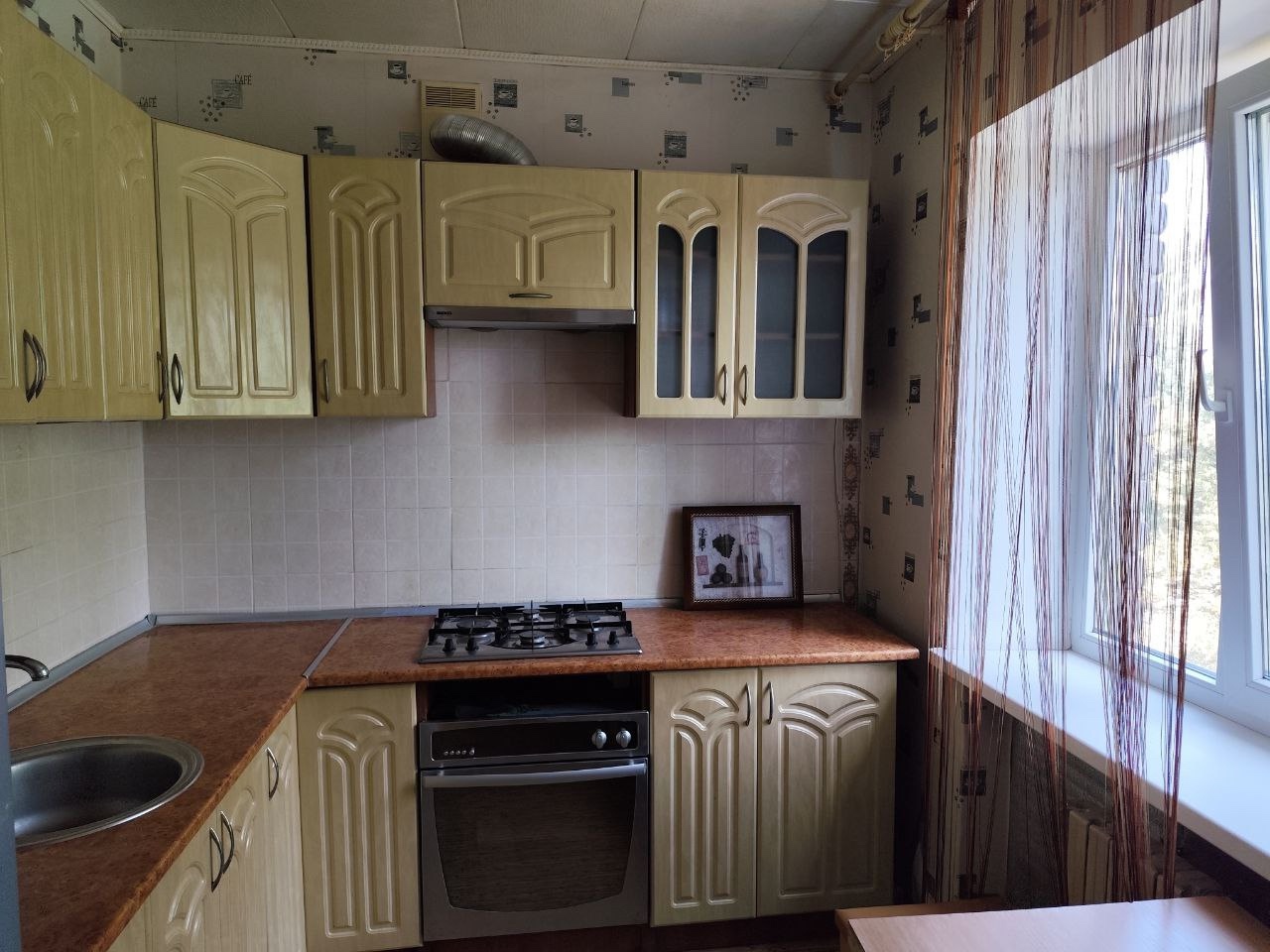 Продается 3-х комнатная квартира на кв. Гаевого, 5/5 этаж, общ. пл. 56.8 кв м, не угловая, комнаты раздельные, с/у совмещен, большая ванная, бойлер, застекленный балкон, мебель, техника, кондиционер, жилое состояние. Удобное местоположение, всё рядом! 5млн р. ! +79592223284...